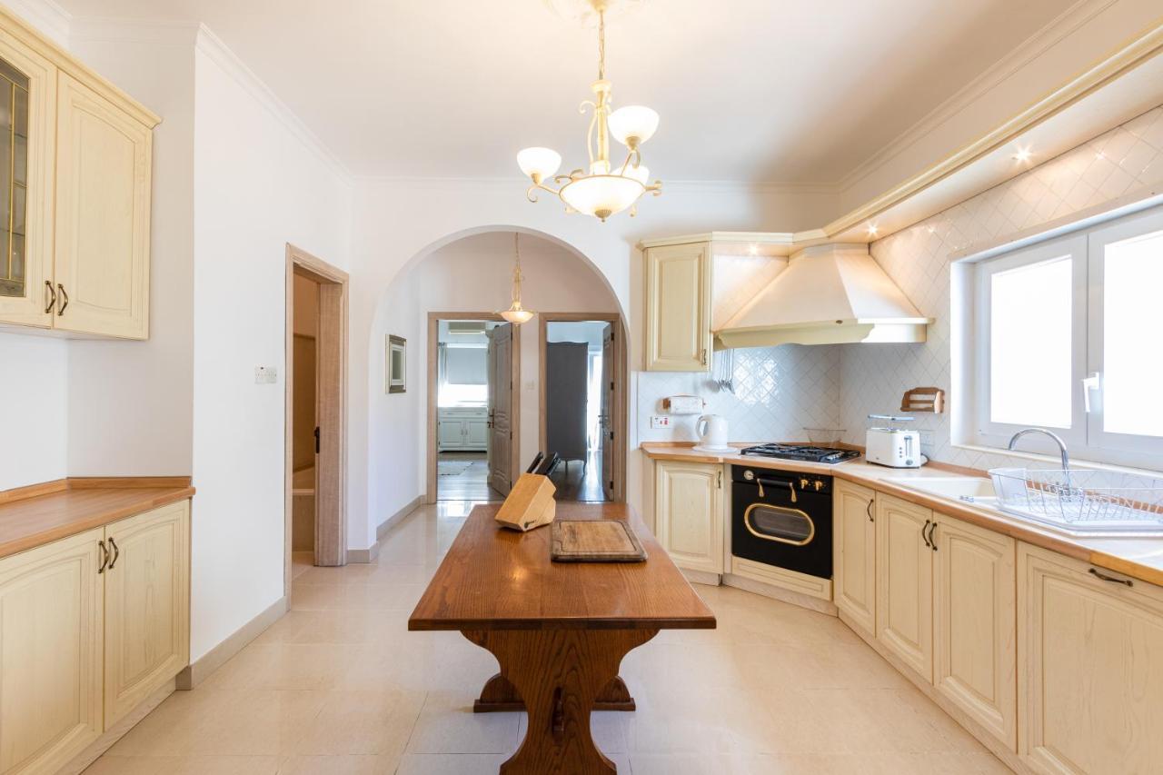 70/2- Spacious & Charming 3 Bedroom Apt In Sliema Buitenkant foto