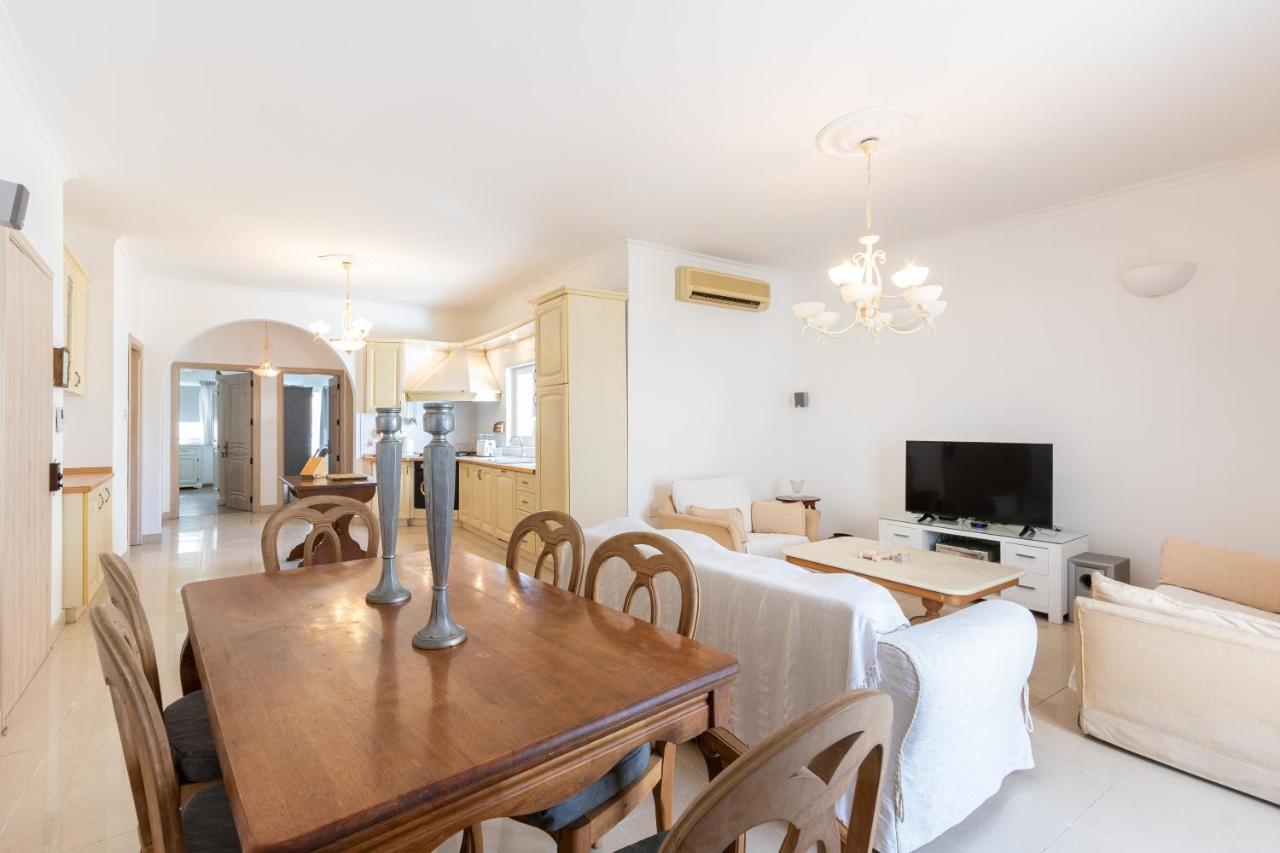 70/2- Spacious & Charming 3 Bedroom Apt In Sliema Buitenkant foto