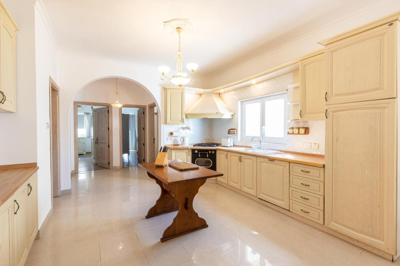 70/2- Spacious & Charming 3 Bedroom Apt In Sliema Buitenkant foto