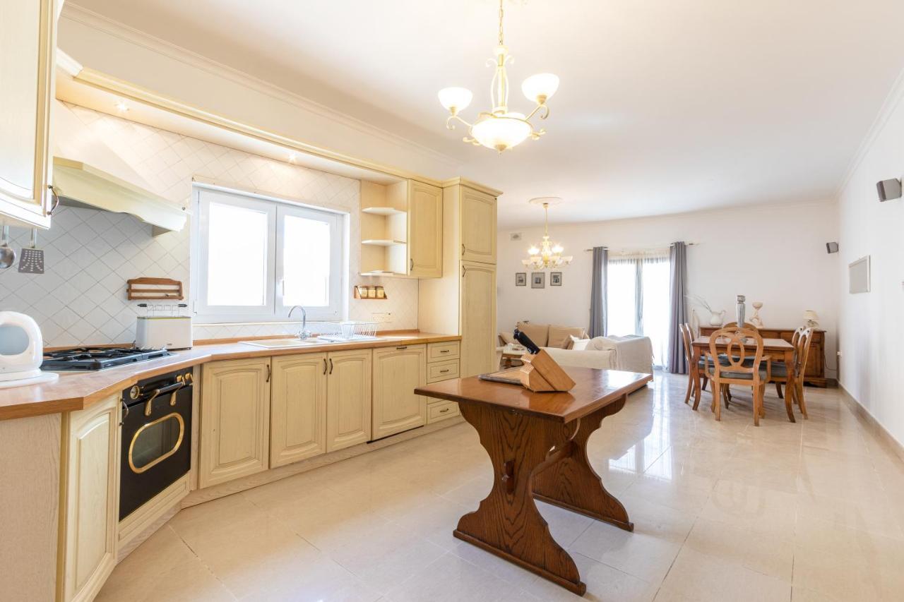 70/2- Spacious & Charming 3 Bedroom Apt In Sliema Buitenkant foto